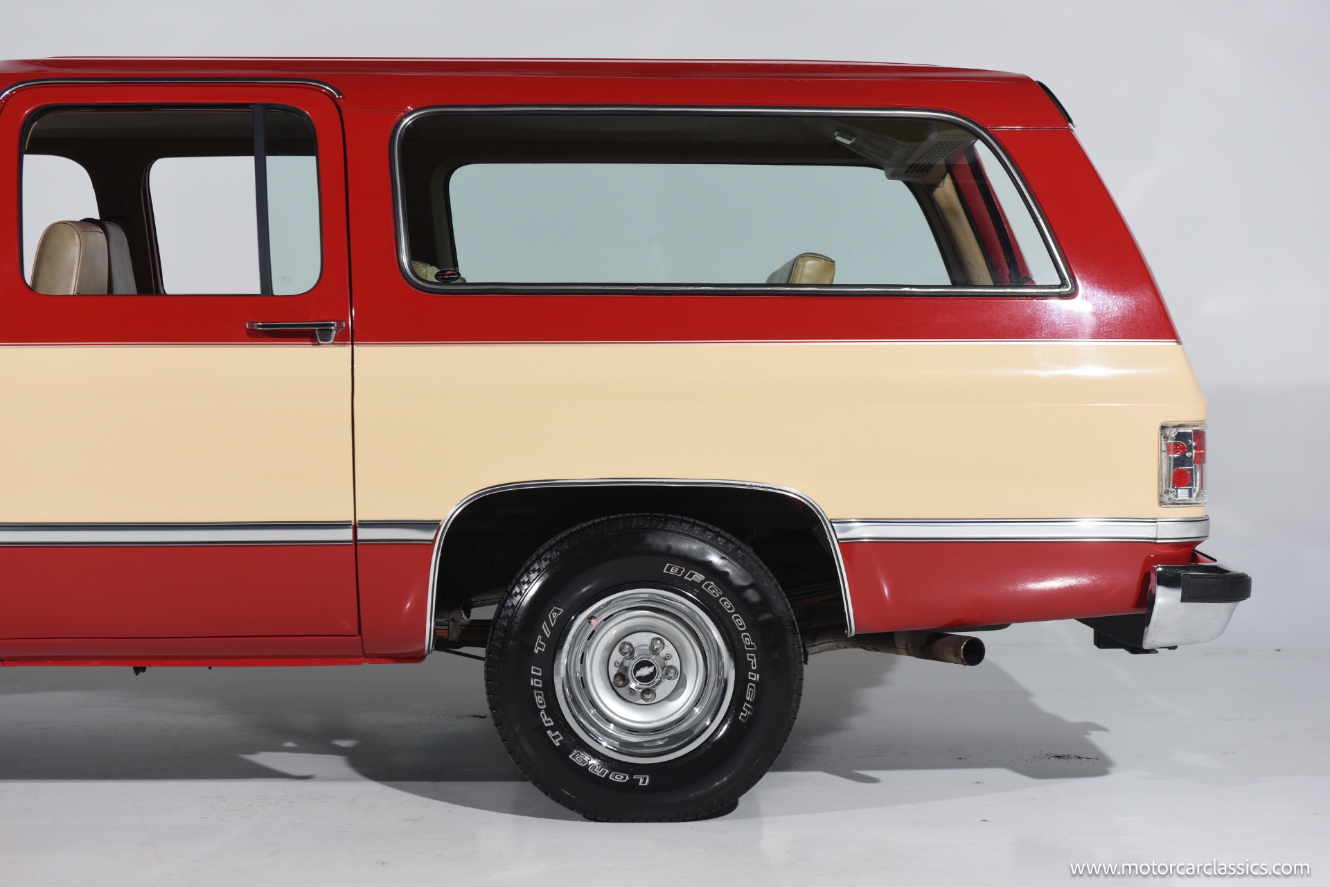 1985 Chevrolet Suburban - Photo 10
