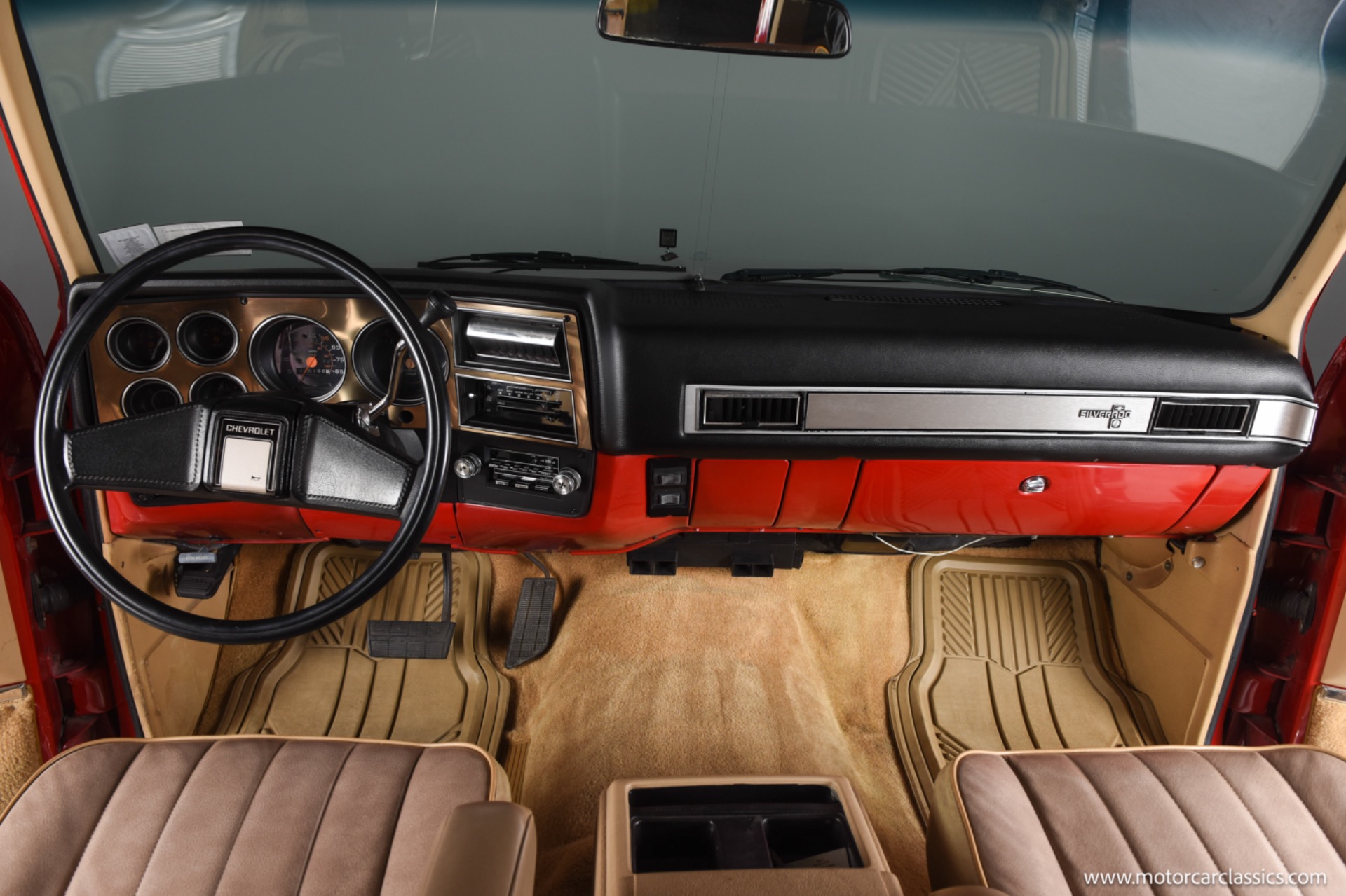 1985 Chevrolet Suburban - Photo 21