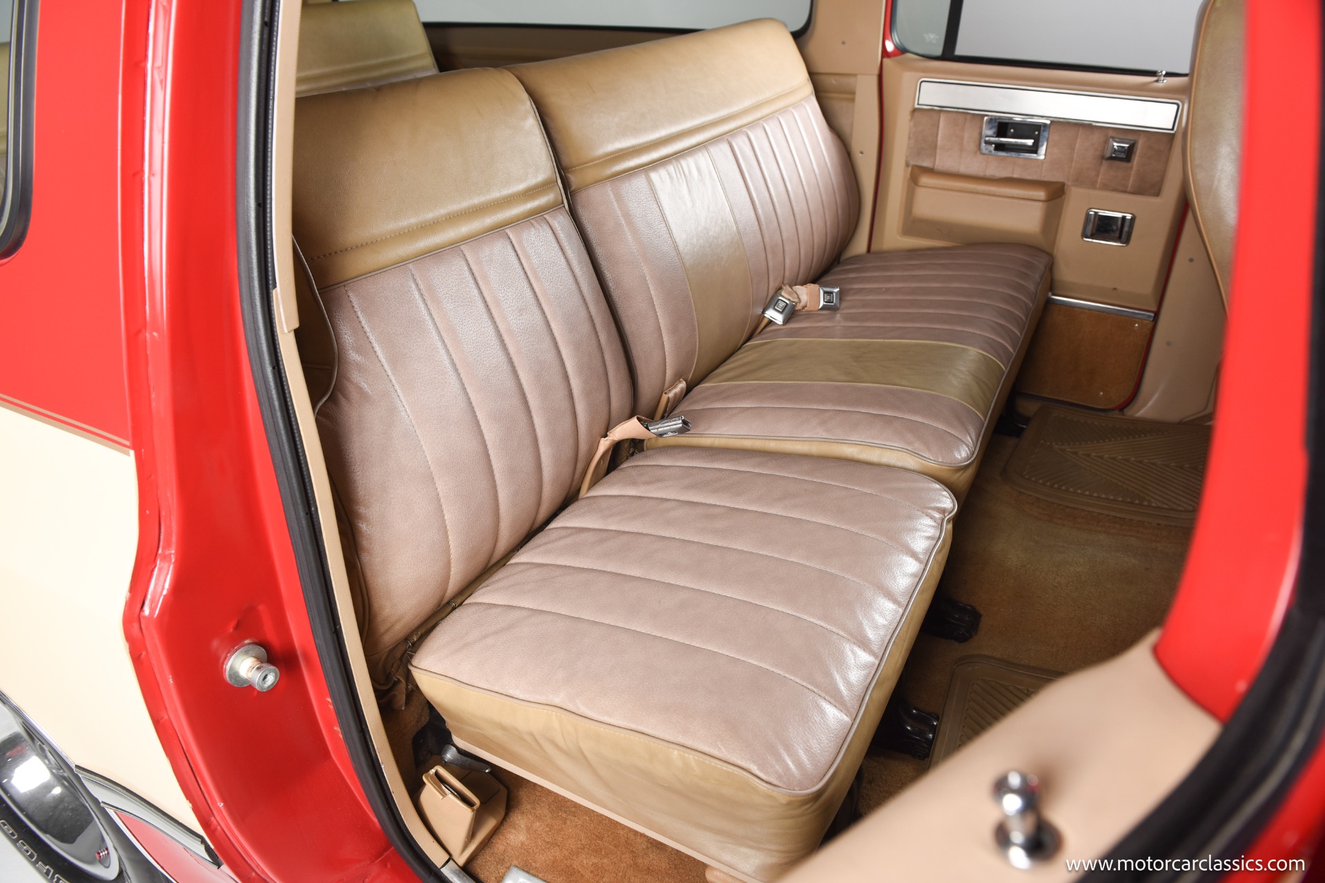 1985 Chevrolet Suburban - Photo 24