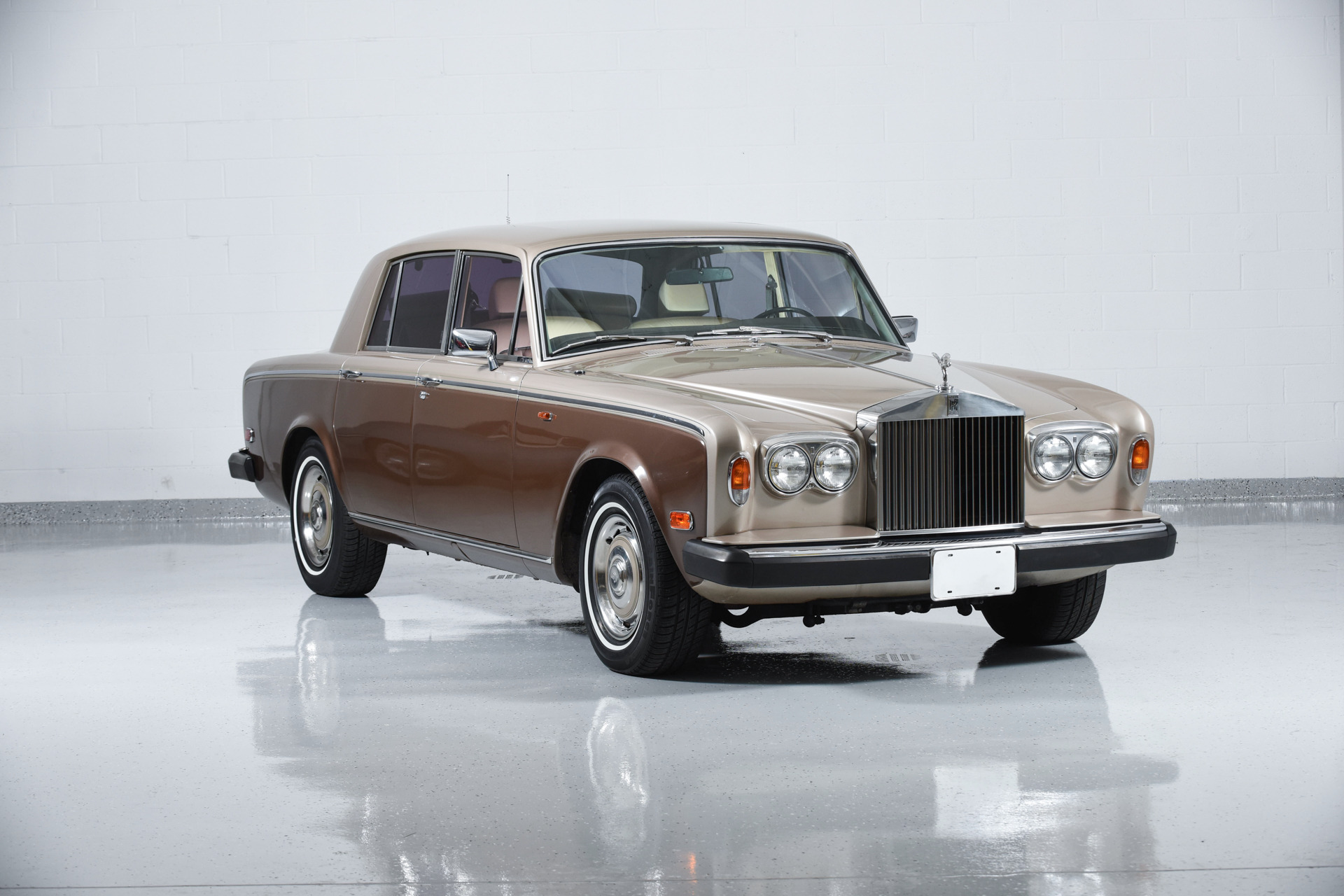 PreOrder 118 Rolls Royce Silver Shadow Coupe  Astrakhan over San