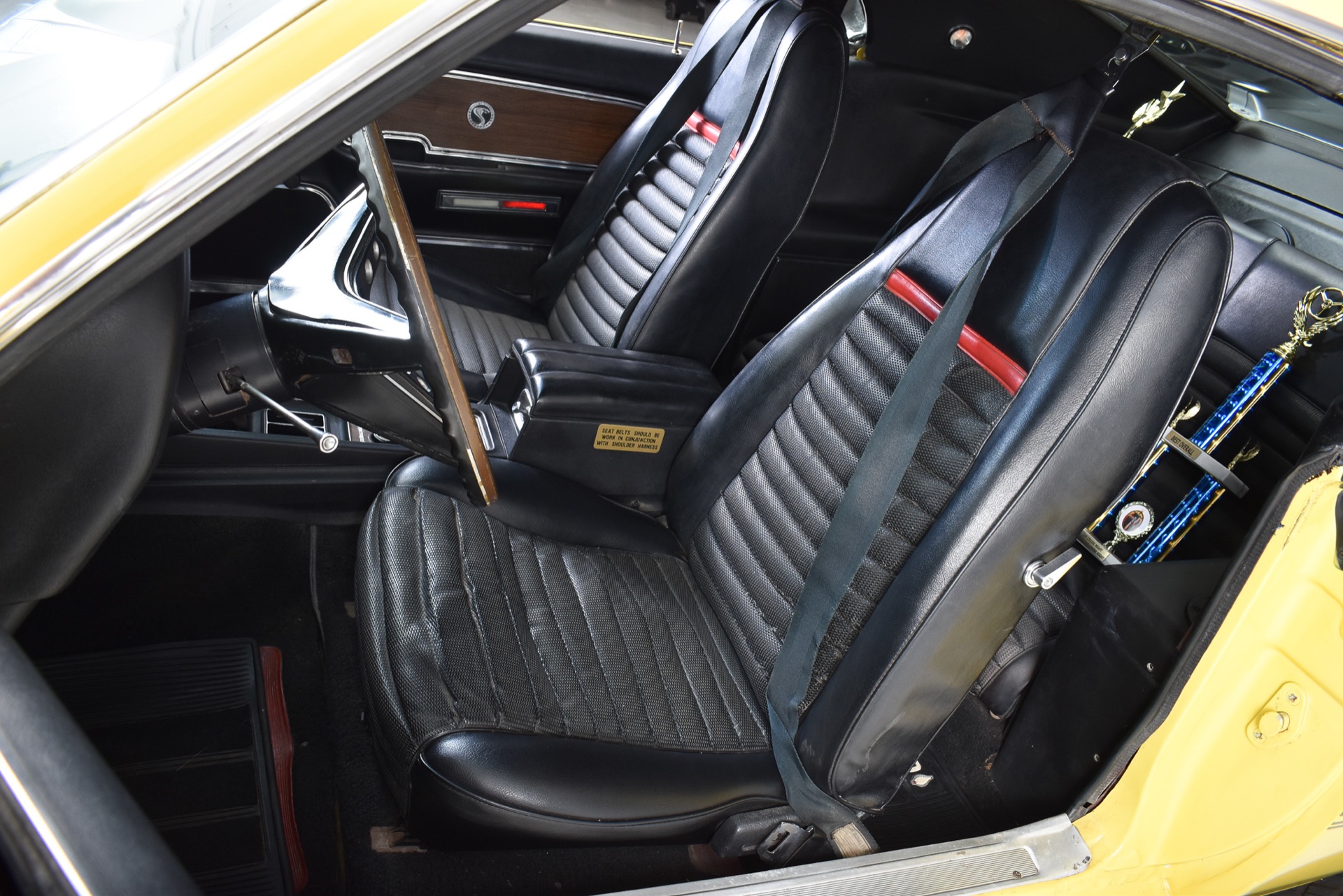 69 Mach 1 Shelby Sportsitze Sitzbezüge Vorne schwarz mit roten Streifen